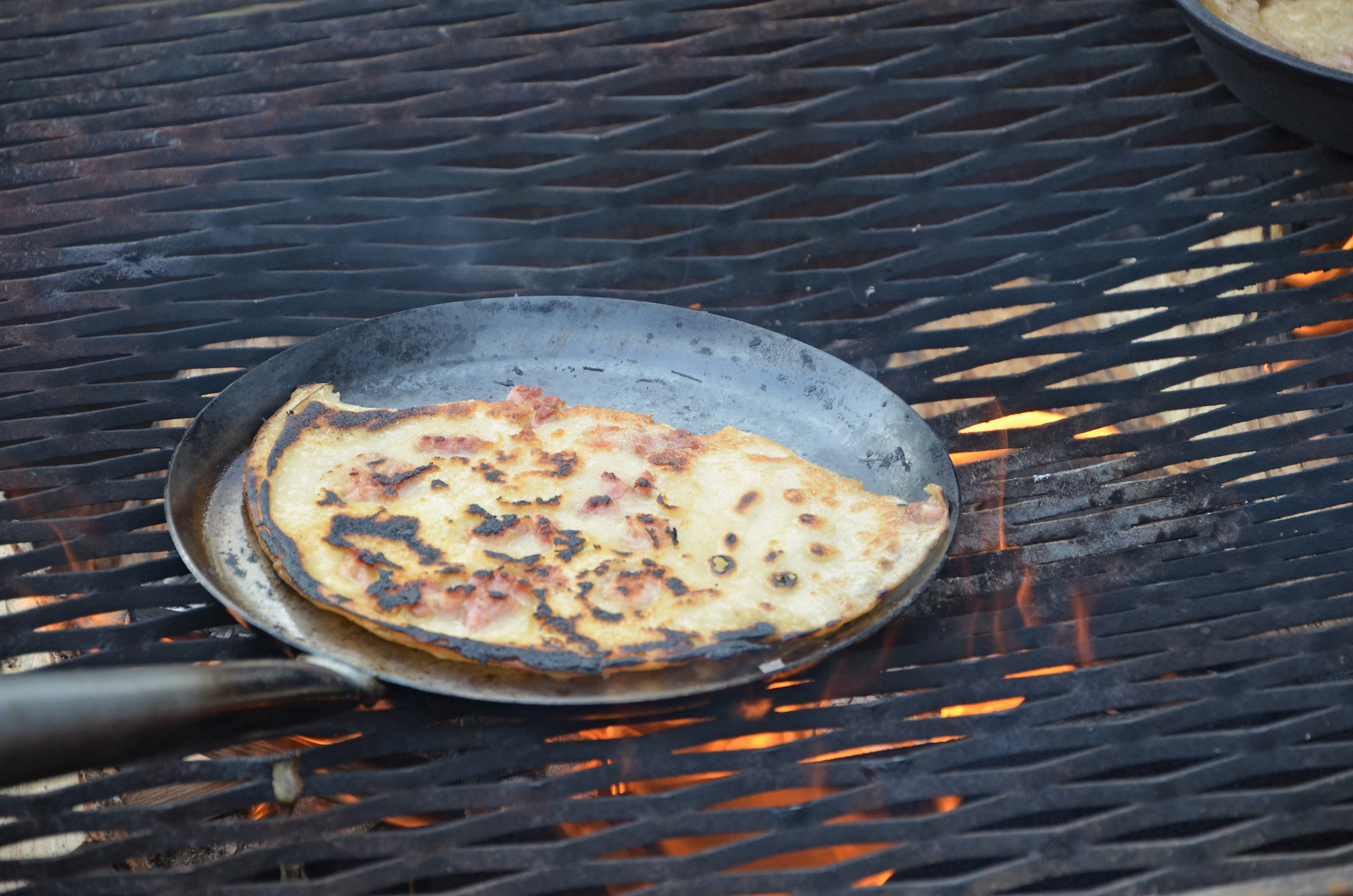 Röste.nu – Röstebilder – Kulturdag i Dönjegården med kolbullar, hantverk och jubileumsfilm 2022