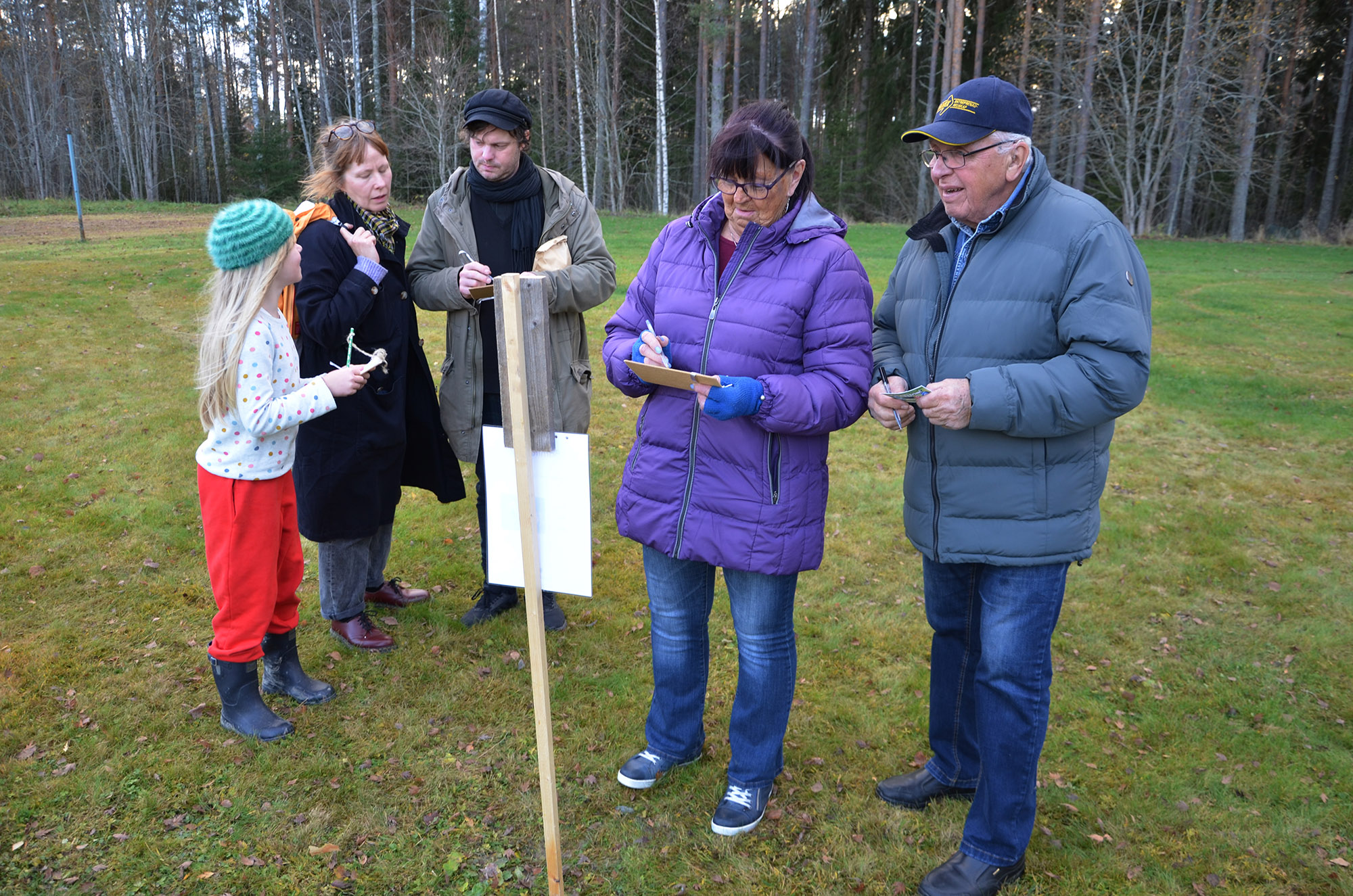 Röste.nu – Röstebilder – Kulturdag i Dönjegården med kolbullar, hantverk och jubileumsfilm 2022