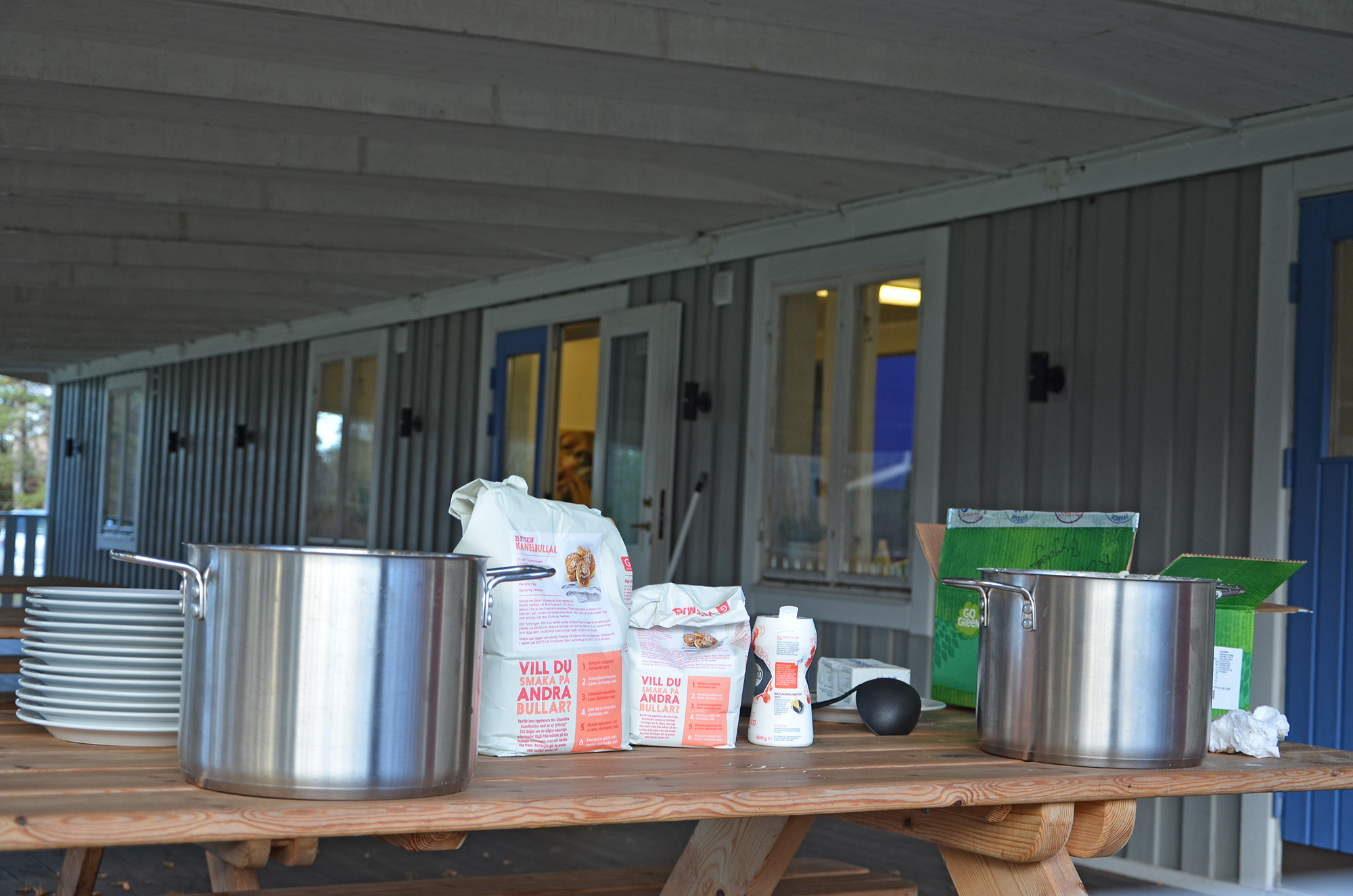 Röste.nu – Röstebilder – Kulturdag i Dönjegården med kolbullar, hantverk och jubileumsfilm 2022