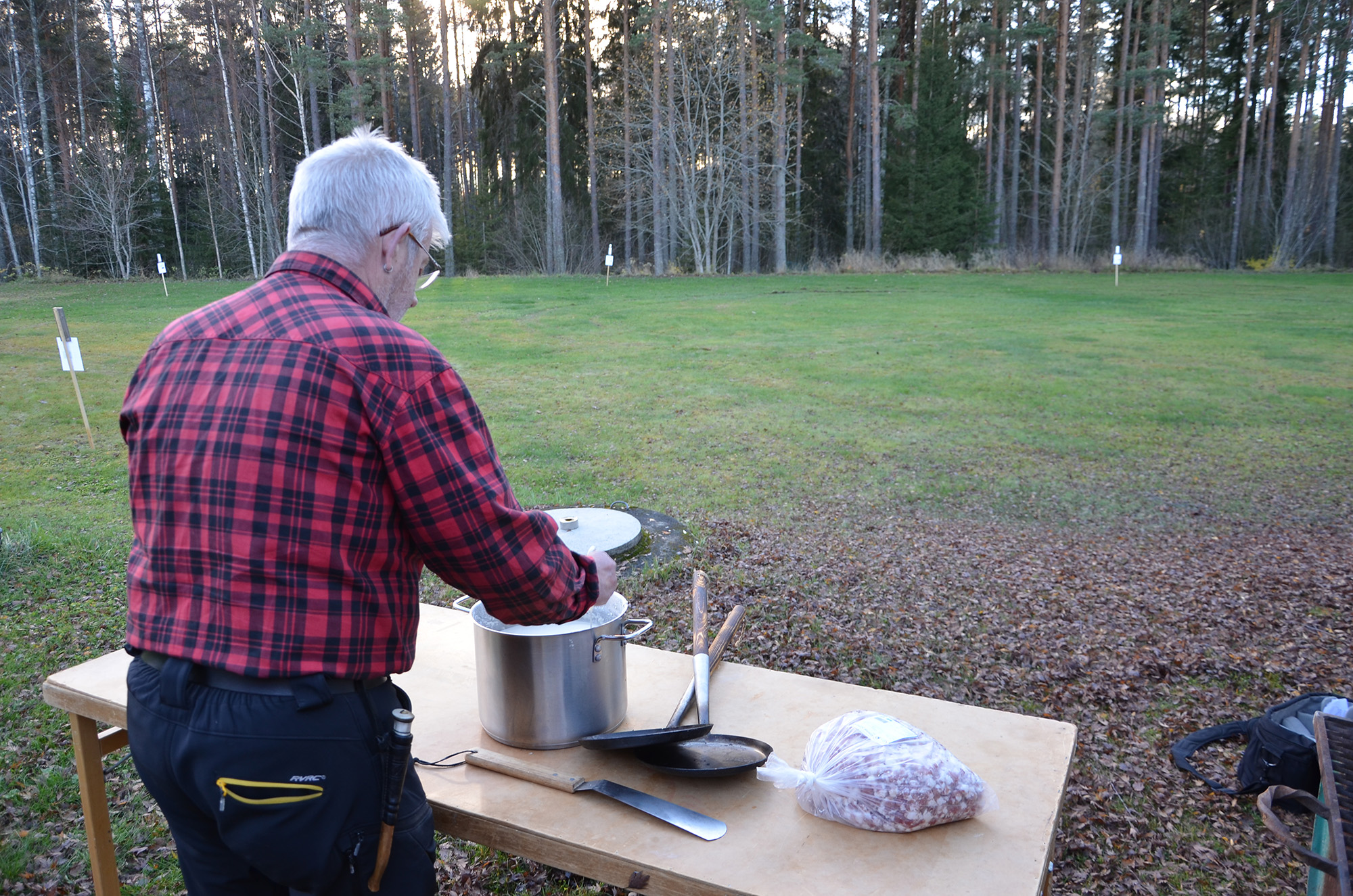 Röste.nu – Röstebilder – Kulturdag i Dönjegården med kolbullar, hantverk och jubileumsfilm 2022
