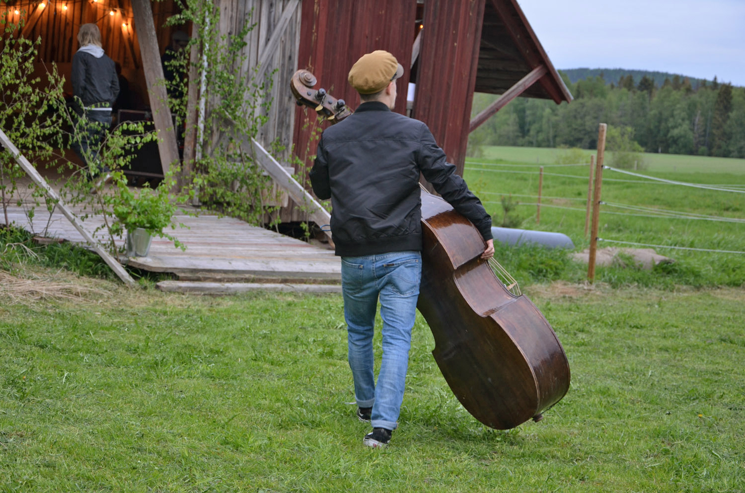 Röste.nu – Röstebilder – Logdans i Farmorsladan 2017