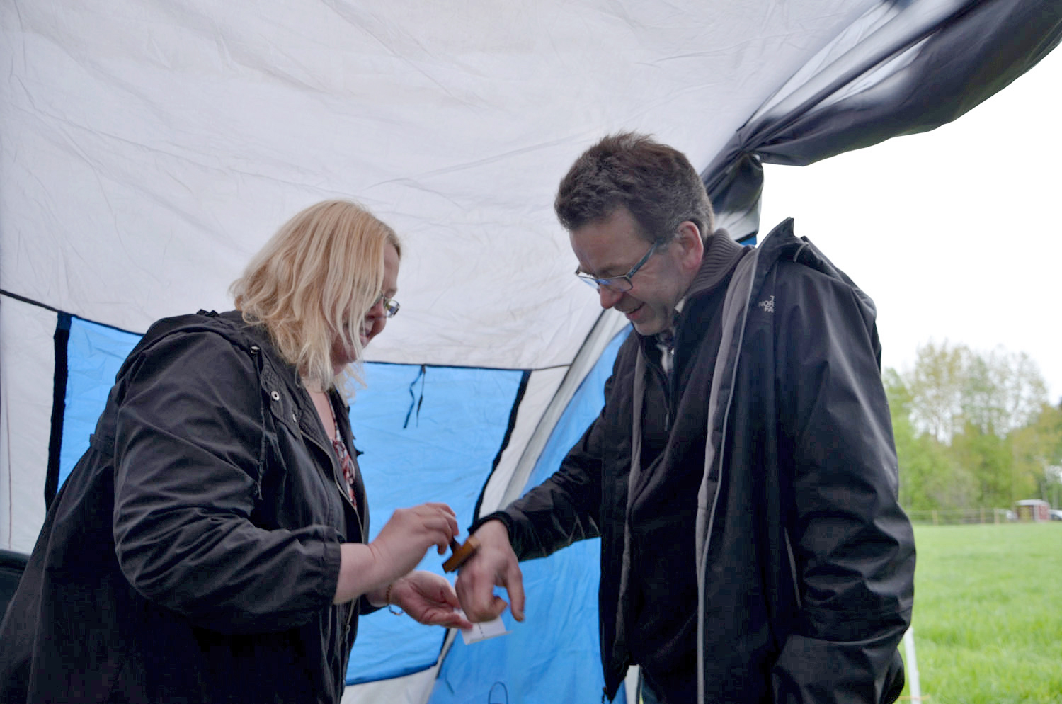 Röste.nu – Röstebilder – Logdans i Farmorsladan 2017