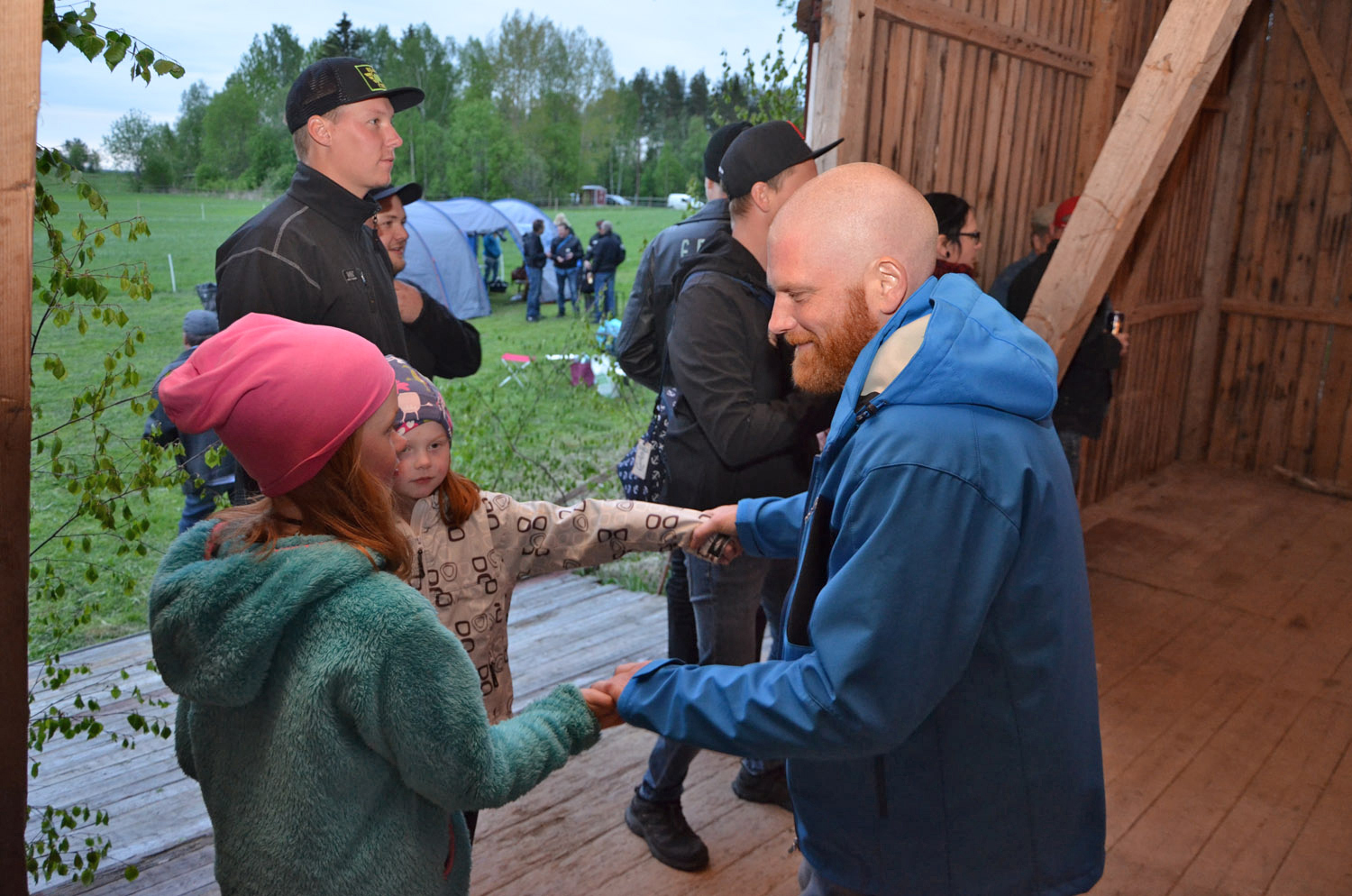 Röste.nu – Röstebilder – Logdans i Farmorsladan 2017