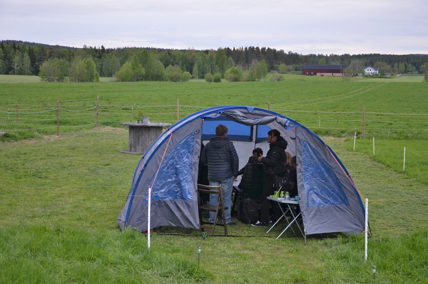 Röste.nu – Röstebilder – Logdans i Farmorsladan 2017