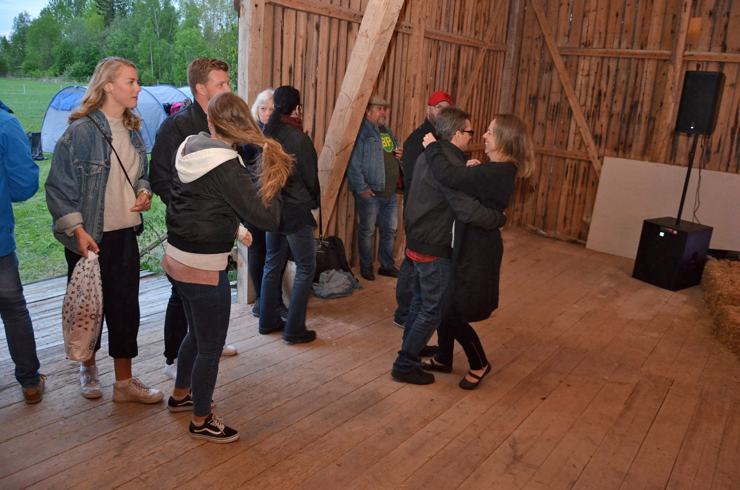 Röste.nu – Röstebilder – Logdans i Farmorsladan 2017