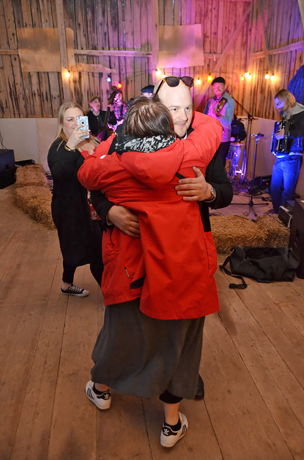 Röste.nu – Röstebilder – Logdans i Farmorsladan 2017