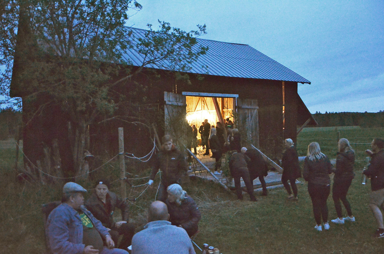 Röste.nu – Röstebilder – Logdans i Farmorsladan 2017