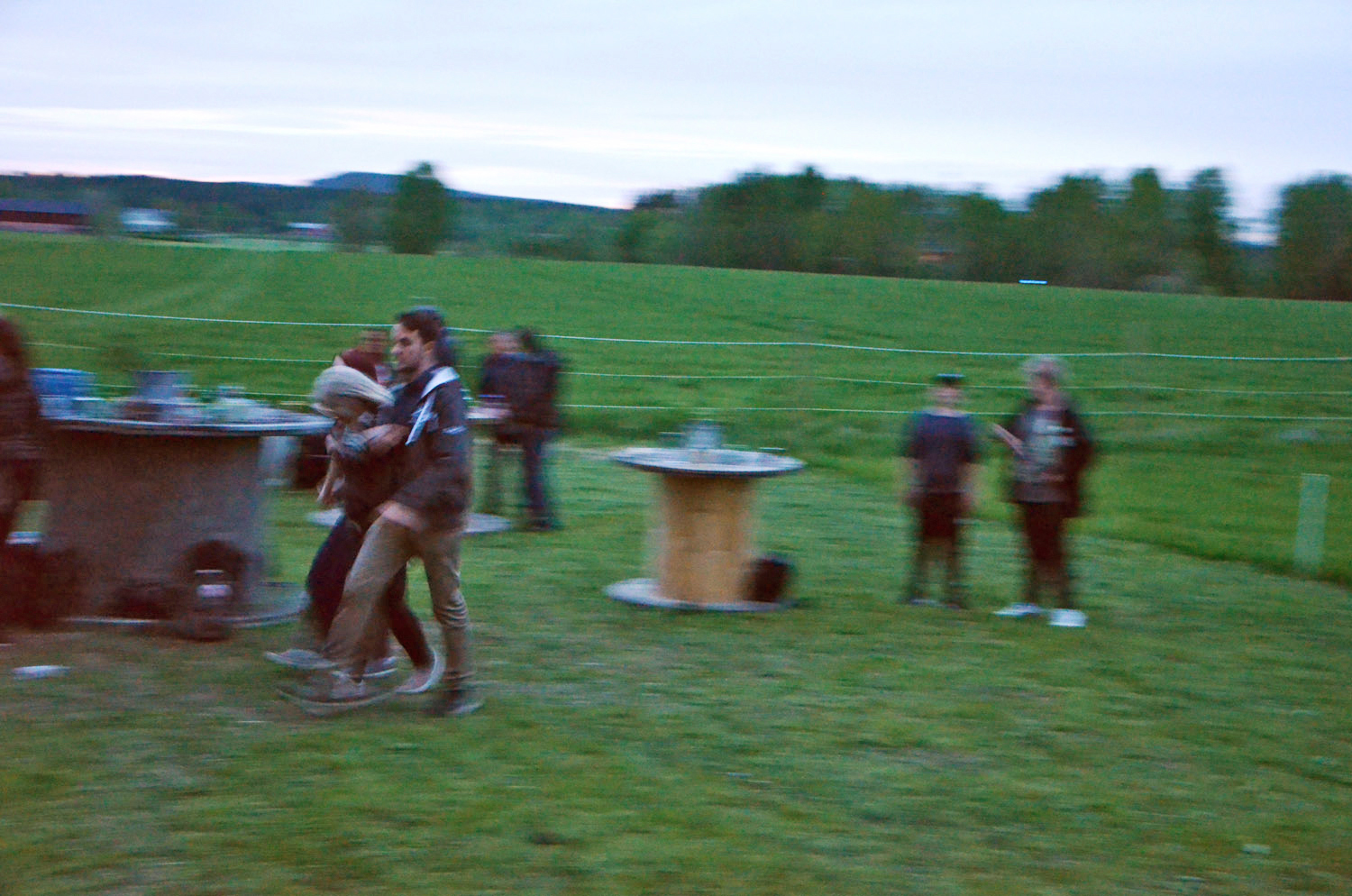 Röste.nu – Röstebilder – Logdans i Farmorsladan 2017