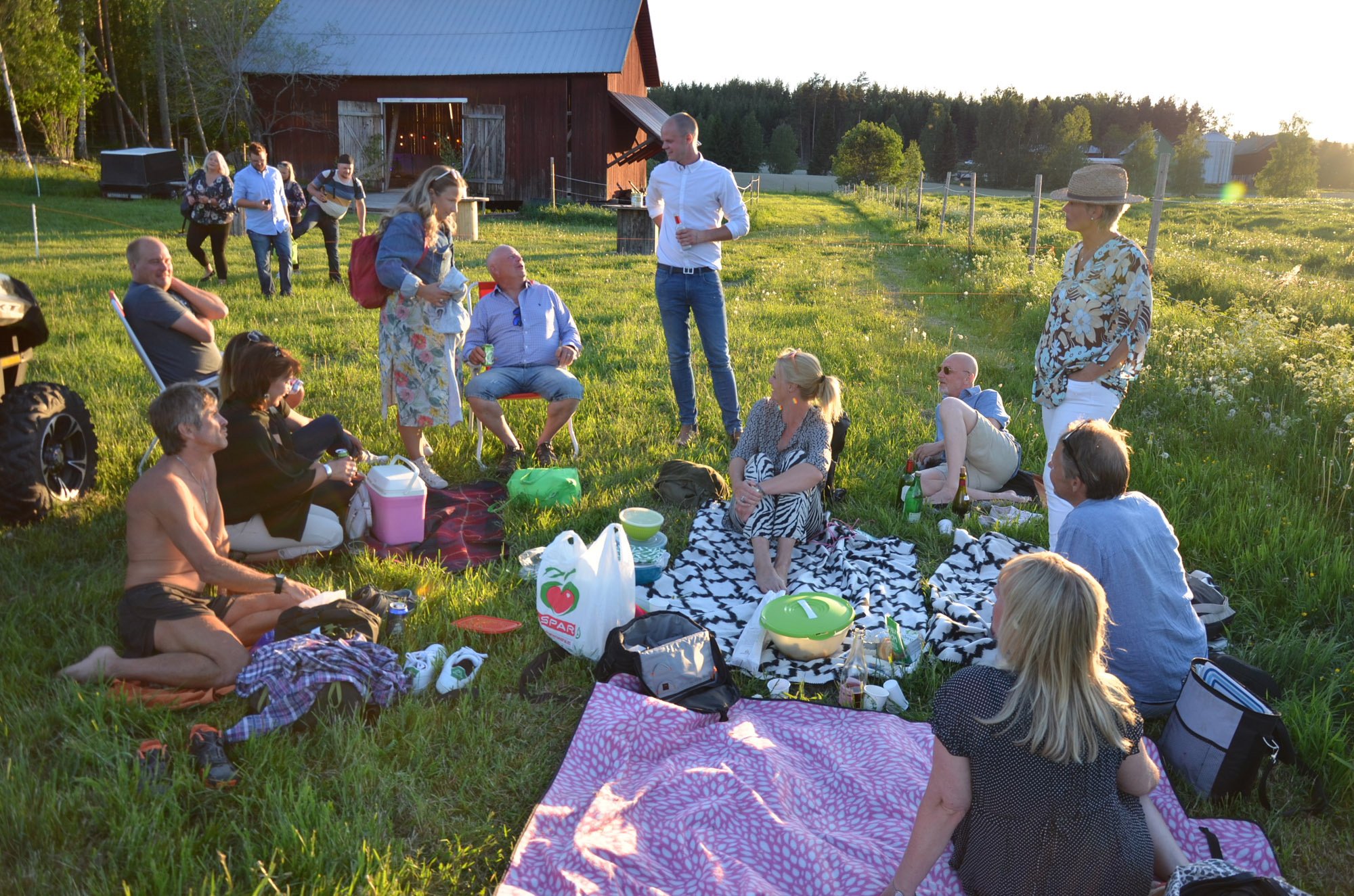 Röste.nu – Röstebilder – Logdans i Farmorsladan 2018