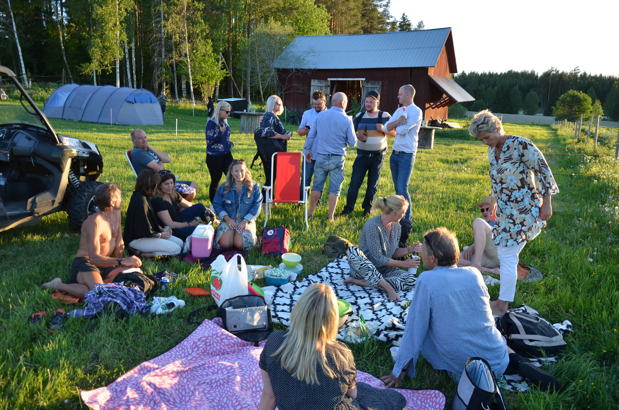 Röste.nu – Röstebilder – Logdans i Farmorsladan 2018