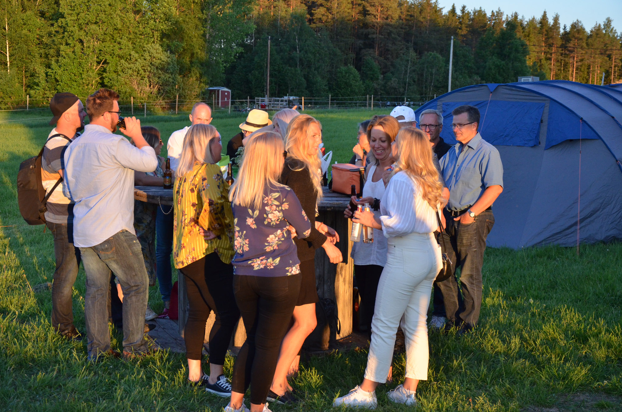 Röste.nu – Röstebilder – Logdans i Farmorsladan 2018
