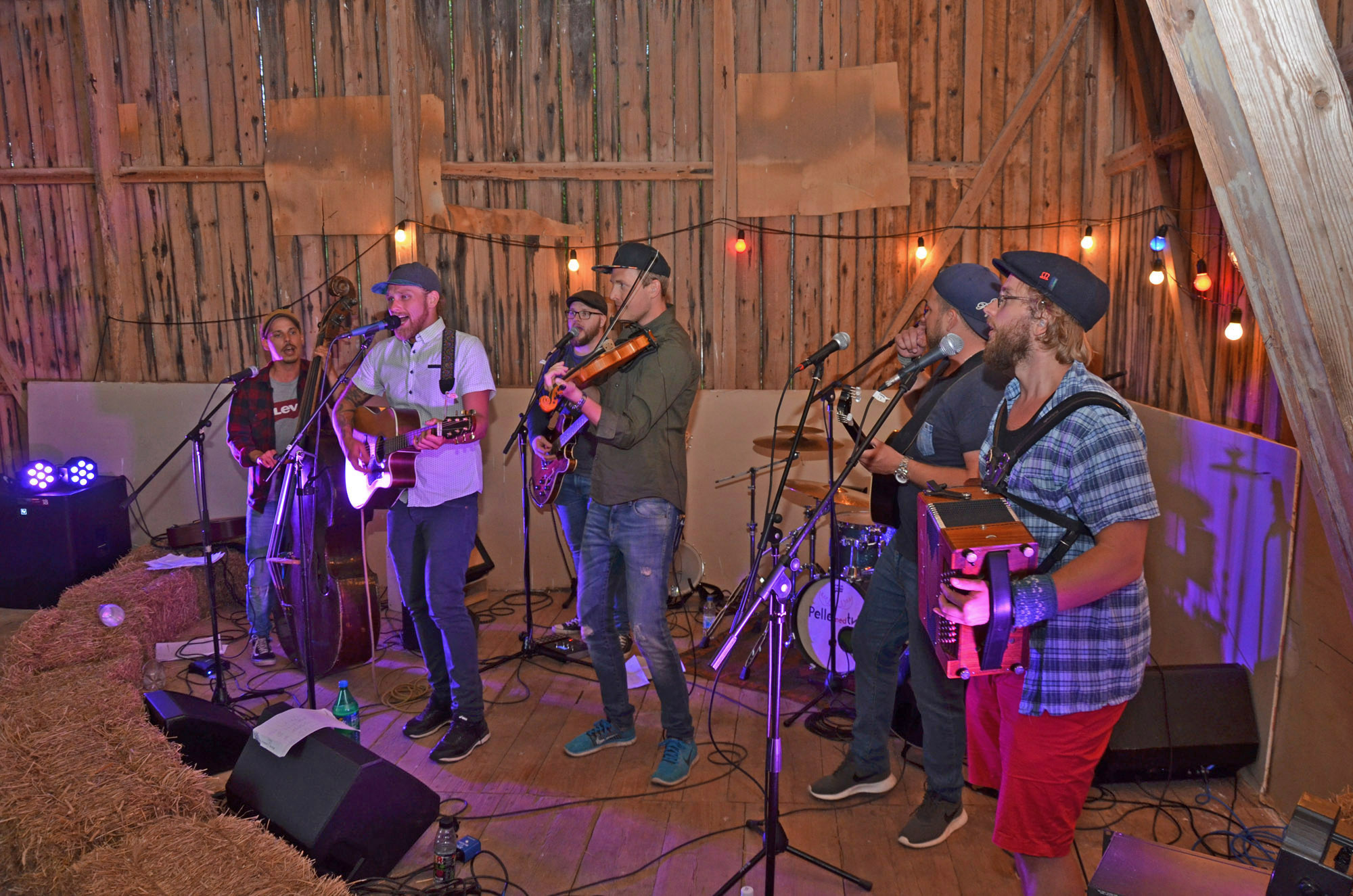 Röste.nu – Röstebilder – Logdans i Farmorsladan 2018