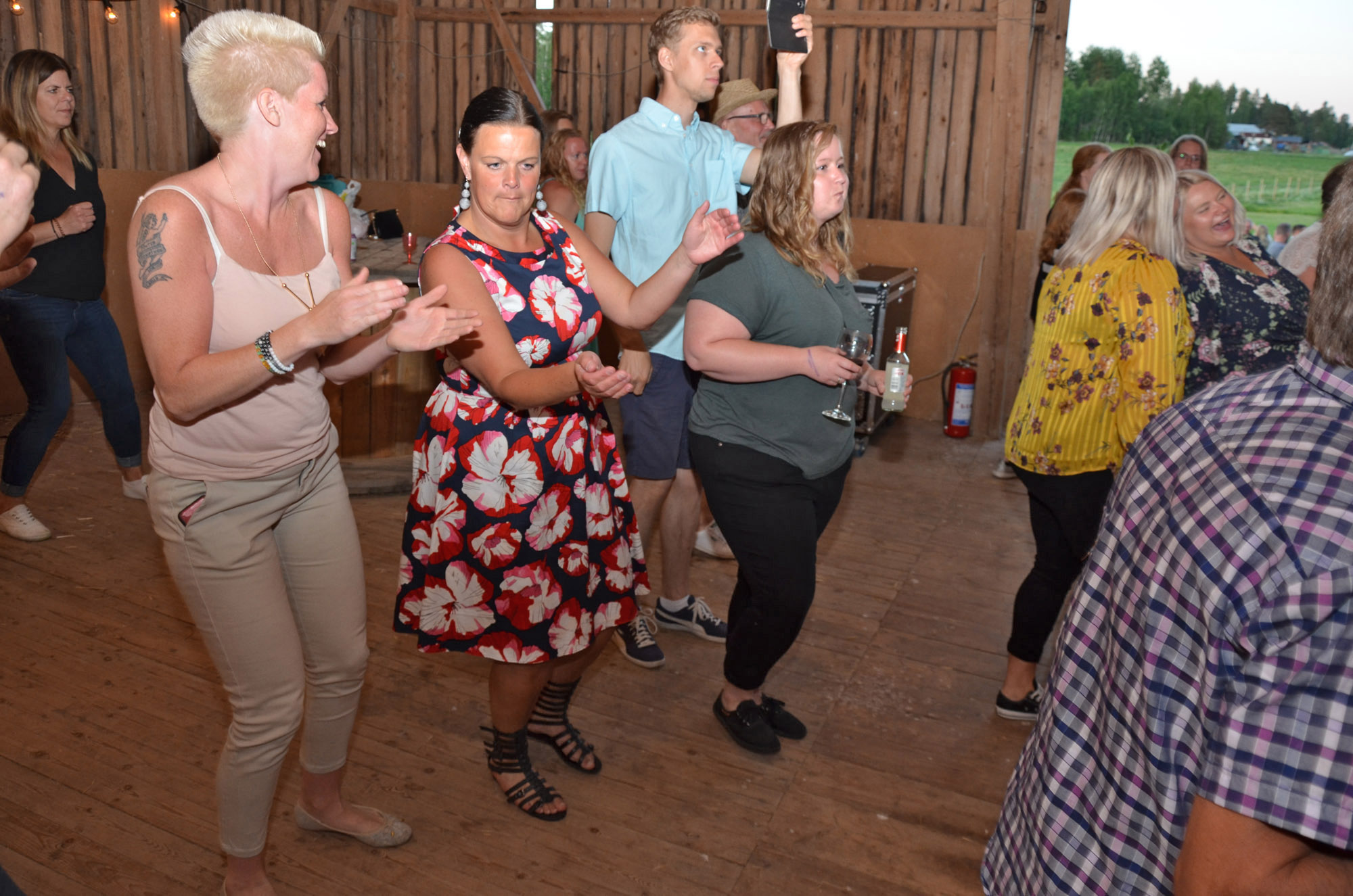 Röste.nu – Röstebilder – Logdans i Farmorsladan 2018