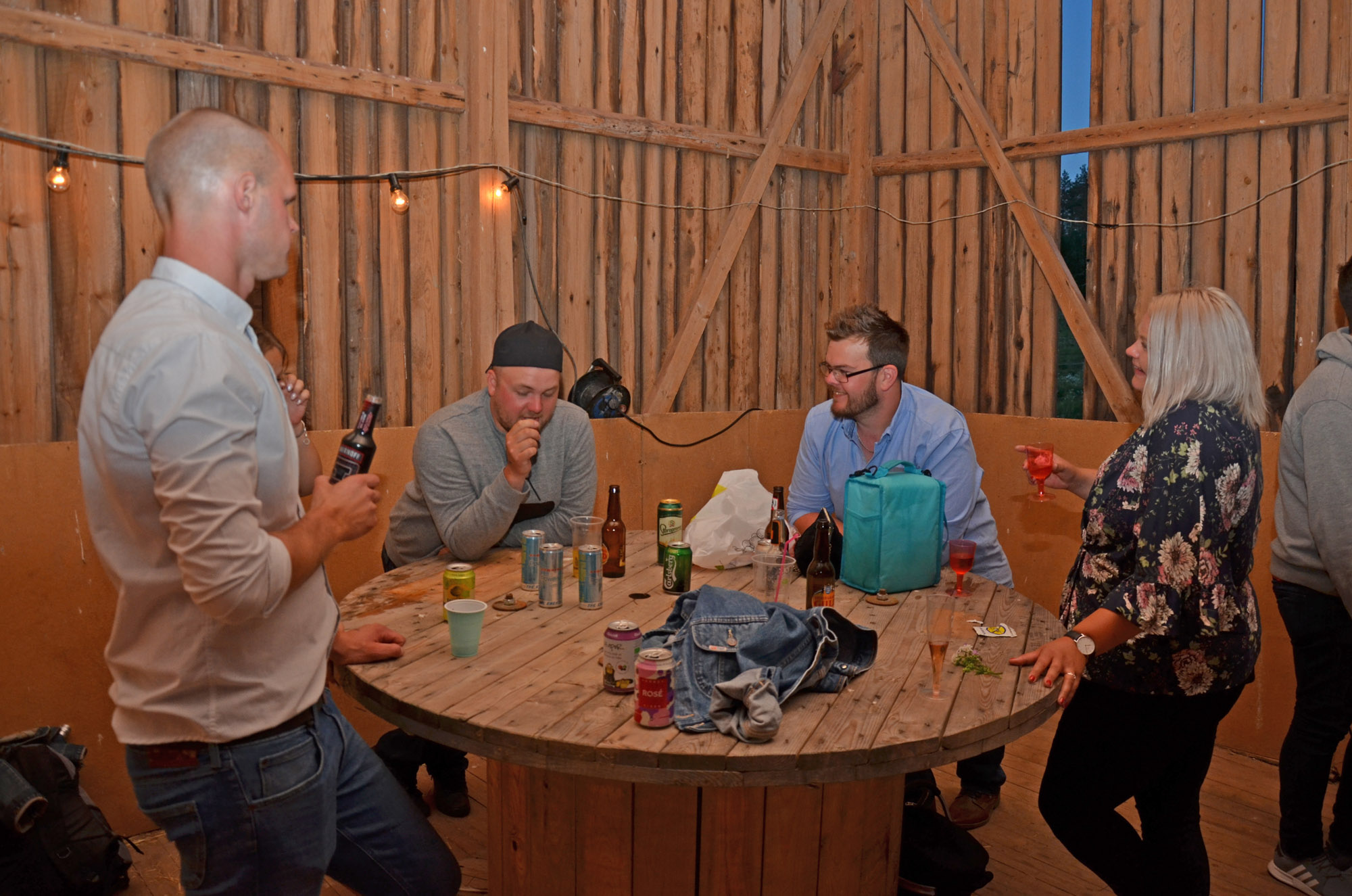 Röste.nu – Röstebilder – Logdans i Farmorsladan 2018