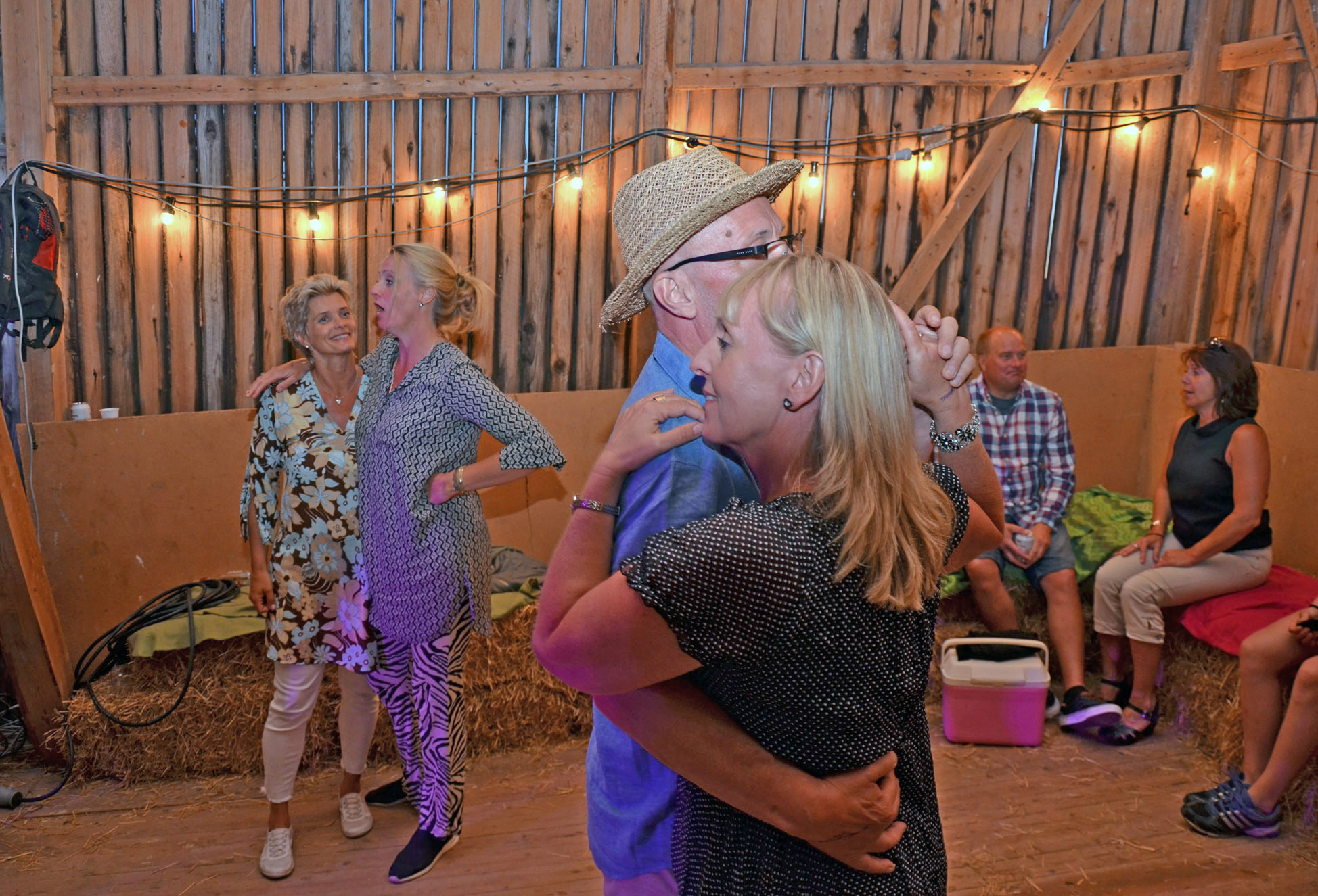 Röste.nu – Röstebilder – Logdans i Farmorsladan 2018