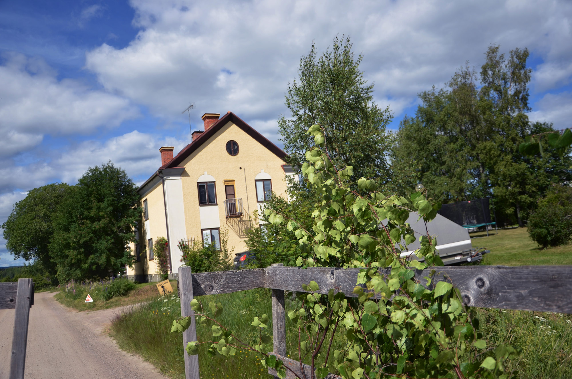 Röste.nu – Röstebilder – Midsommarfirande vid Dönjegården 2024