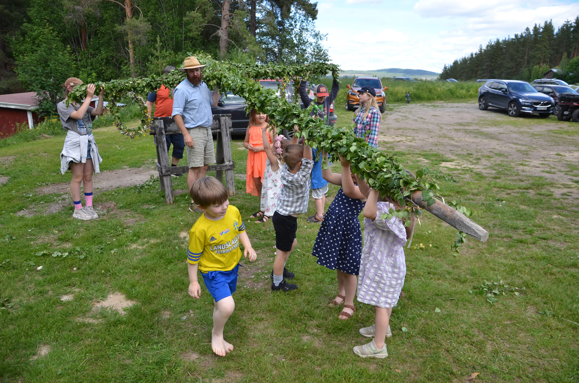 Röste.nu – Röstebilder – Midsommarfirande vid Dönjegården 2024