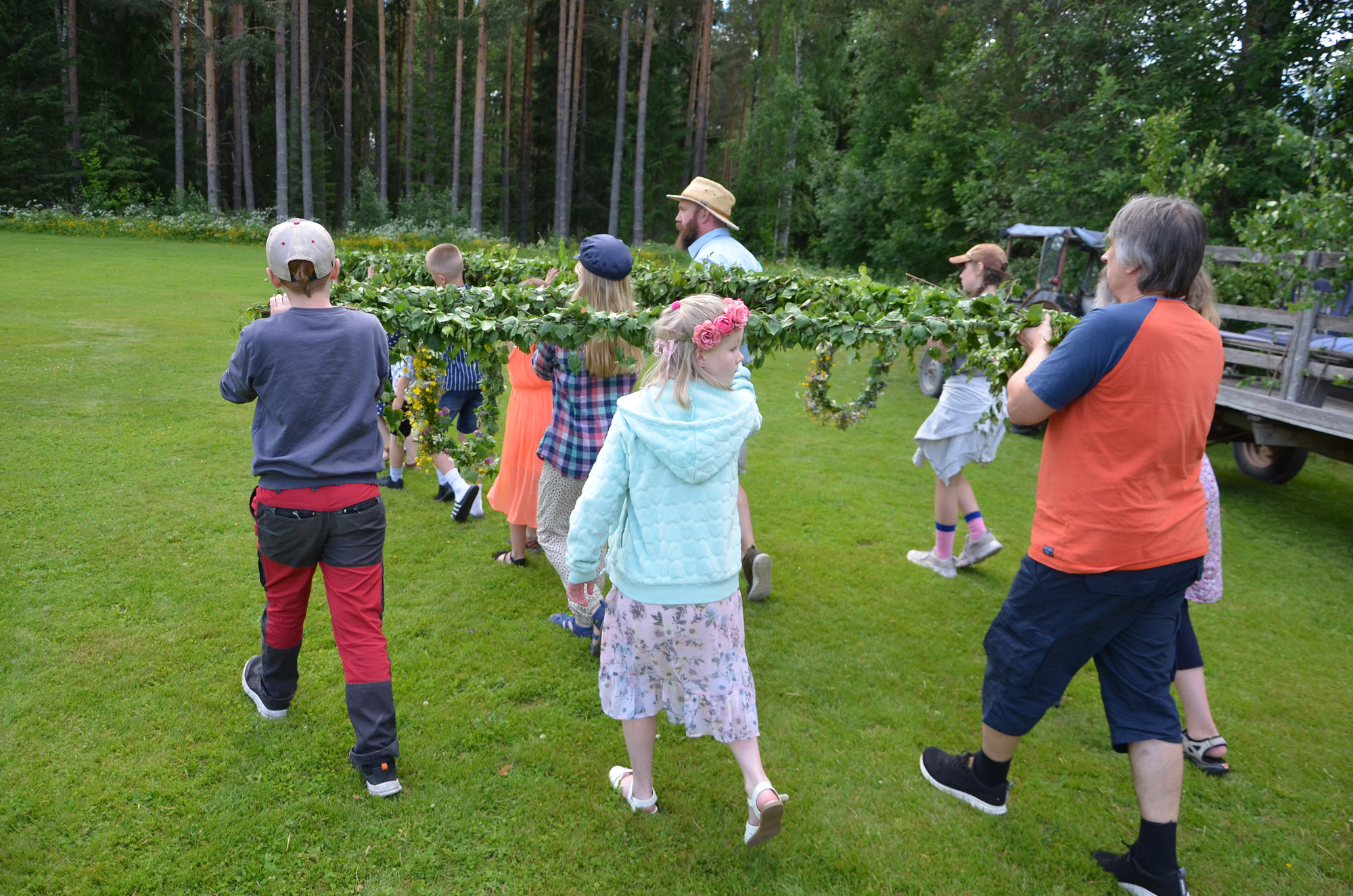 Röste.nu – Röstebilder – Midsommarfirande vid Dönjegården 2024