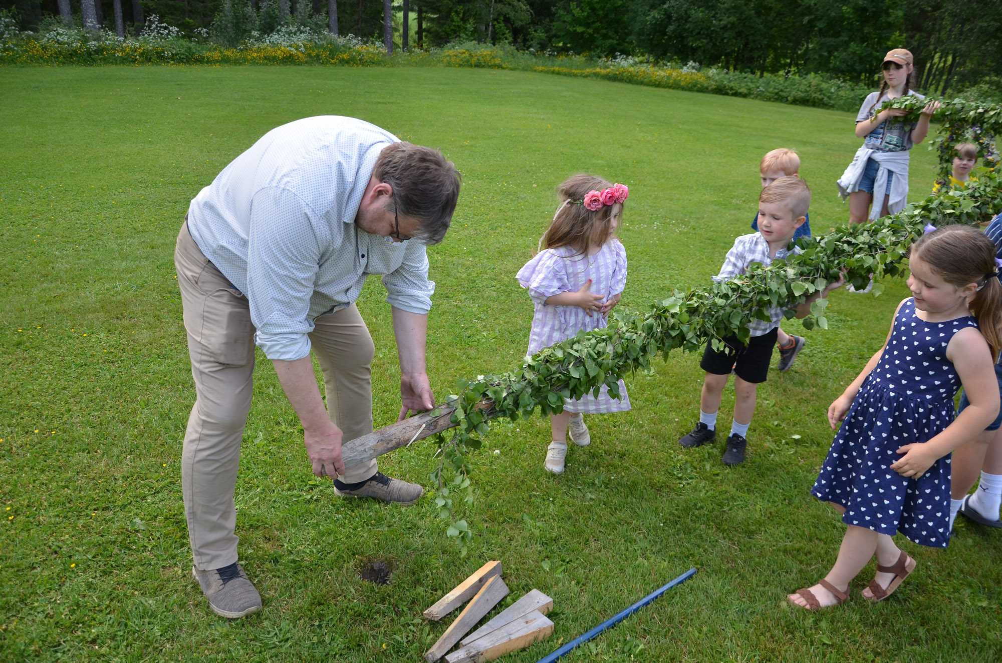 Röste.nu – Röstebilder – Midsommarfirande vid Dönjegården 2024