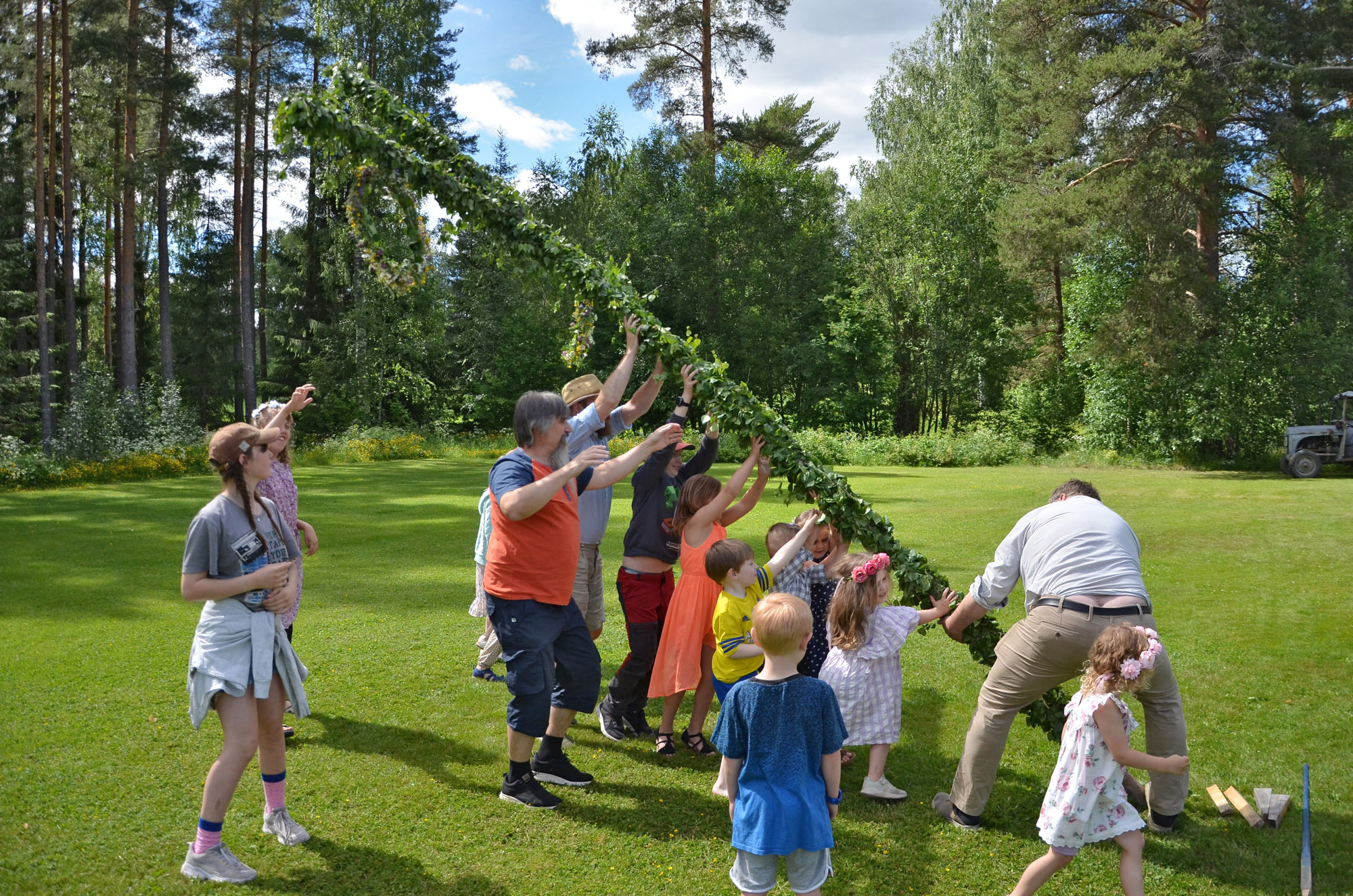 Röste.nu – Röstebilder – Midsommarfirande vid Dönjegården 2024