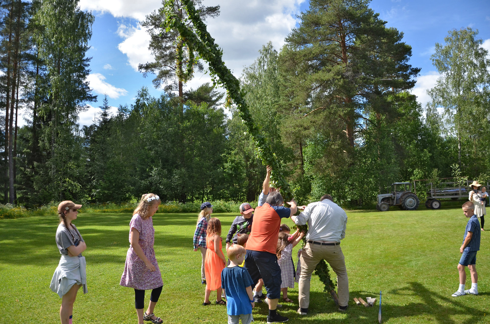 Röste.nu – Röstebilder – Midsommarfirande vid Dönjegården 2024