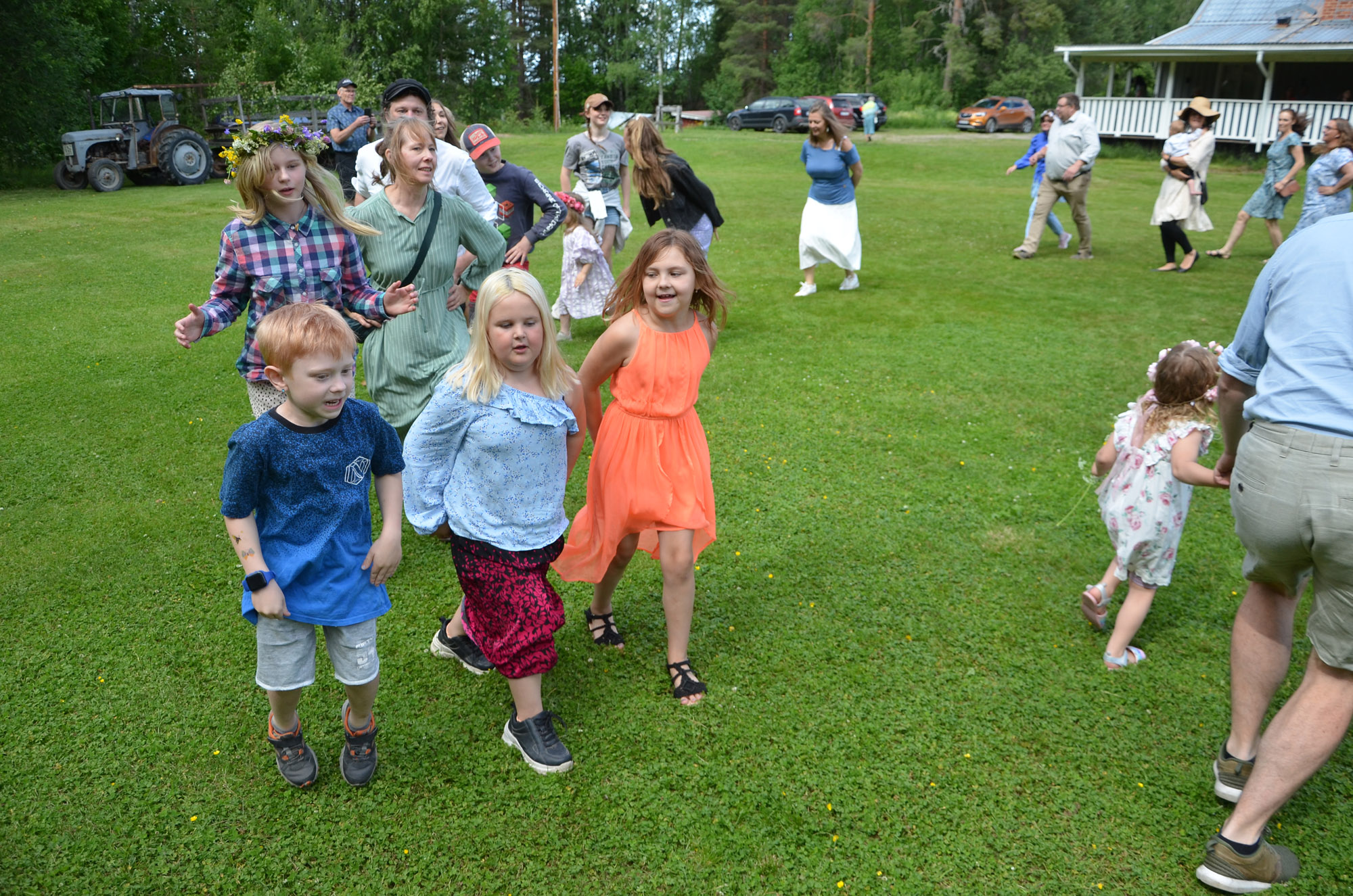 Röste.nu – Röstebilder – Midsommarfirande vid Dönjegården 2024