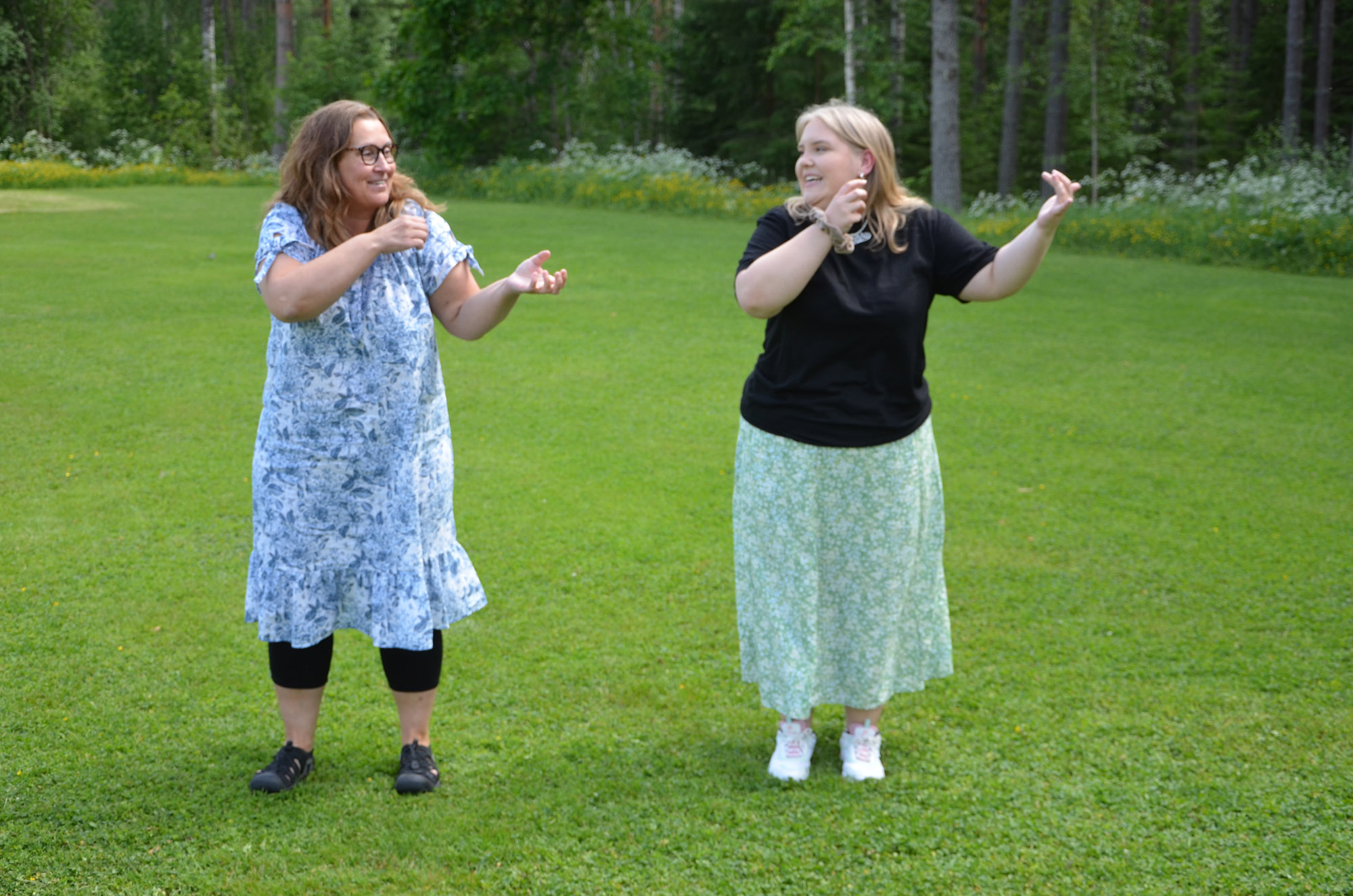 Röste.nu – Röstebilder – Midsommarfirande vid Dönjegården 2024