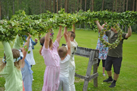 Röste.nu – Röstebilder – Midsommarfirande vid Dönjegården 2025