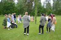 Röste.nu – Röstebilder – Midsommarfirande vid Dönjegården 2025