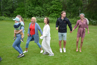 Röste.nu – Röstebilder – Midsommarfirande vid Dönjegården 2025
