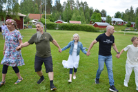 Röste.nu – Röstebilder – Midsommarfirande vid Dönjegården 2025