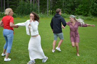 Röste.nu – Röstebilder – Midsommarfirande vid Dönjegården 2025
