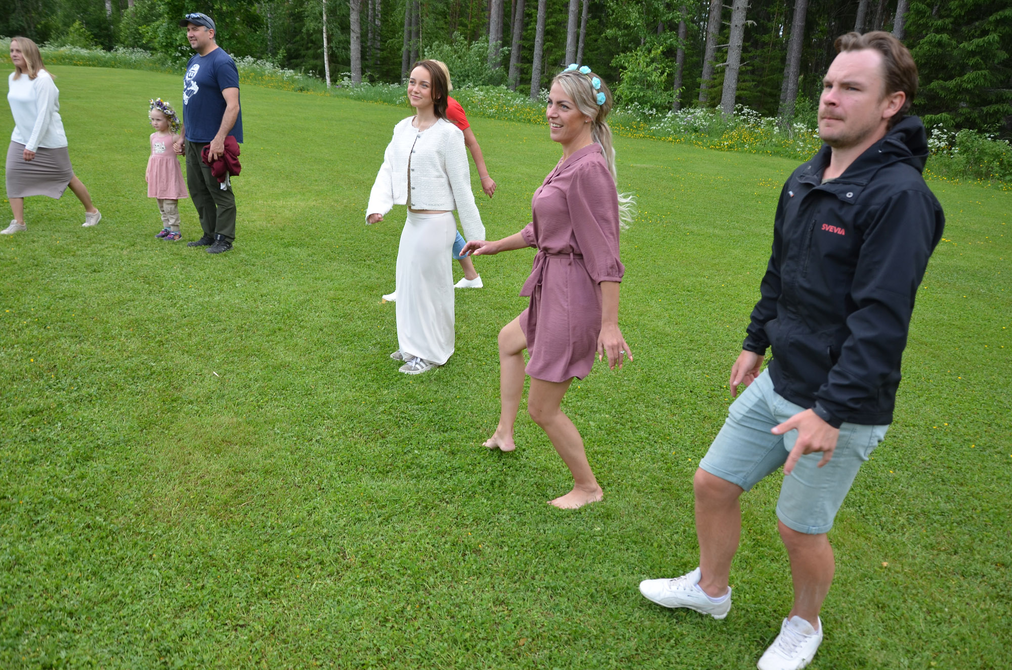 Röste.nu – Röstebilder – Midsommarfirande vid Dönjegården 2025