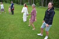 Röste.nu – Röstebilder – Midsommarfirande vid Dönjegården 2025