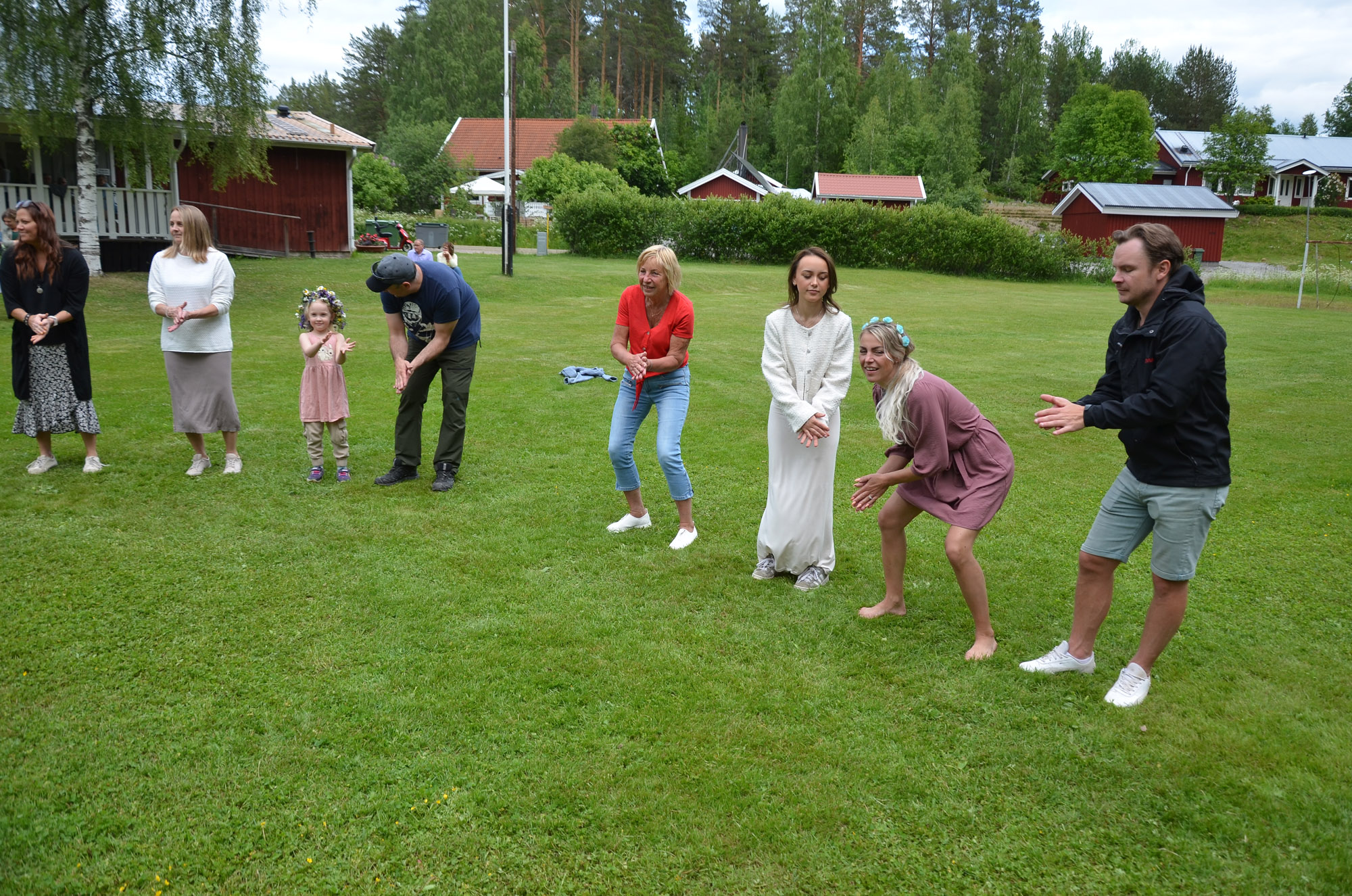 Röste.nu – Röstebilder – Midsommarfirande vid Dönjegården 2025