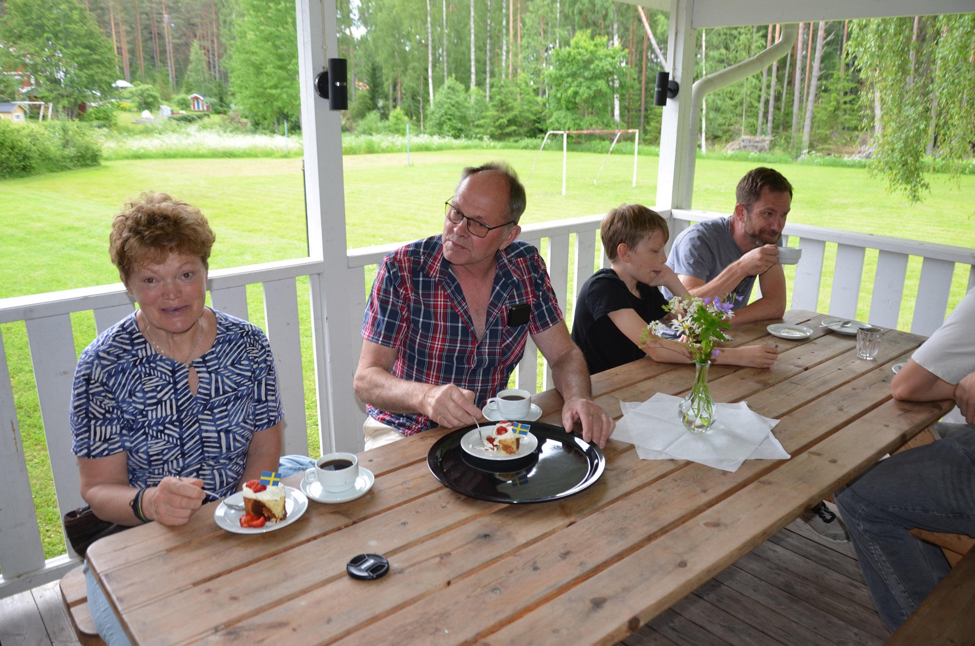 Röste.nu – Röstebilder – Midsommarfirande vid Dönjegården 2026