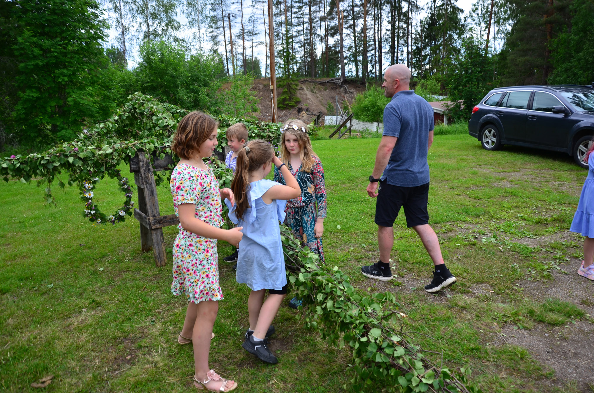 Röste.nu – Röstebilder – Midsommarfirande vid Dönjegården 2026