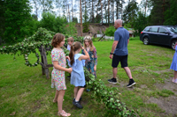 Röste.nu – Röstebilder – Midsommarfirande vid Dönjegården 2026