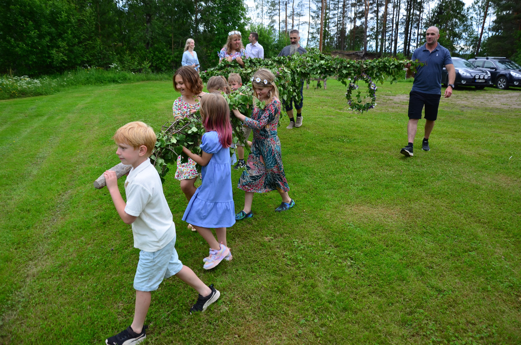 Röste.nu – Röstebilder – Midsommarfirande vid Dönjegården 2026