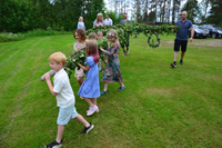 Röste.nu – Röstebilder – Midsommarfirande vid Dönjegården 2026