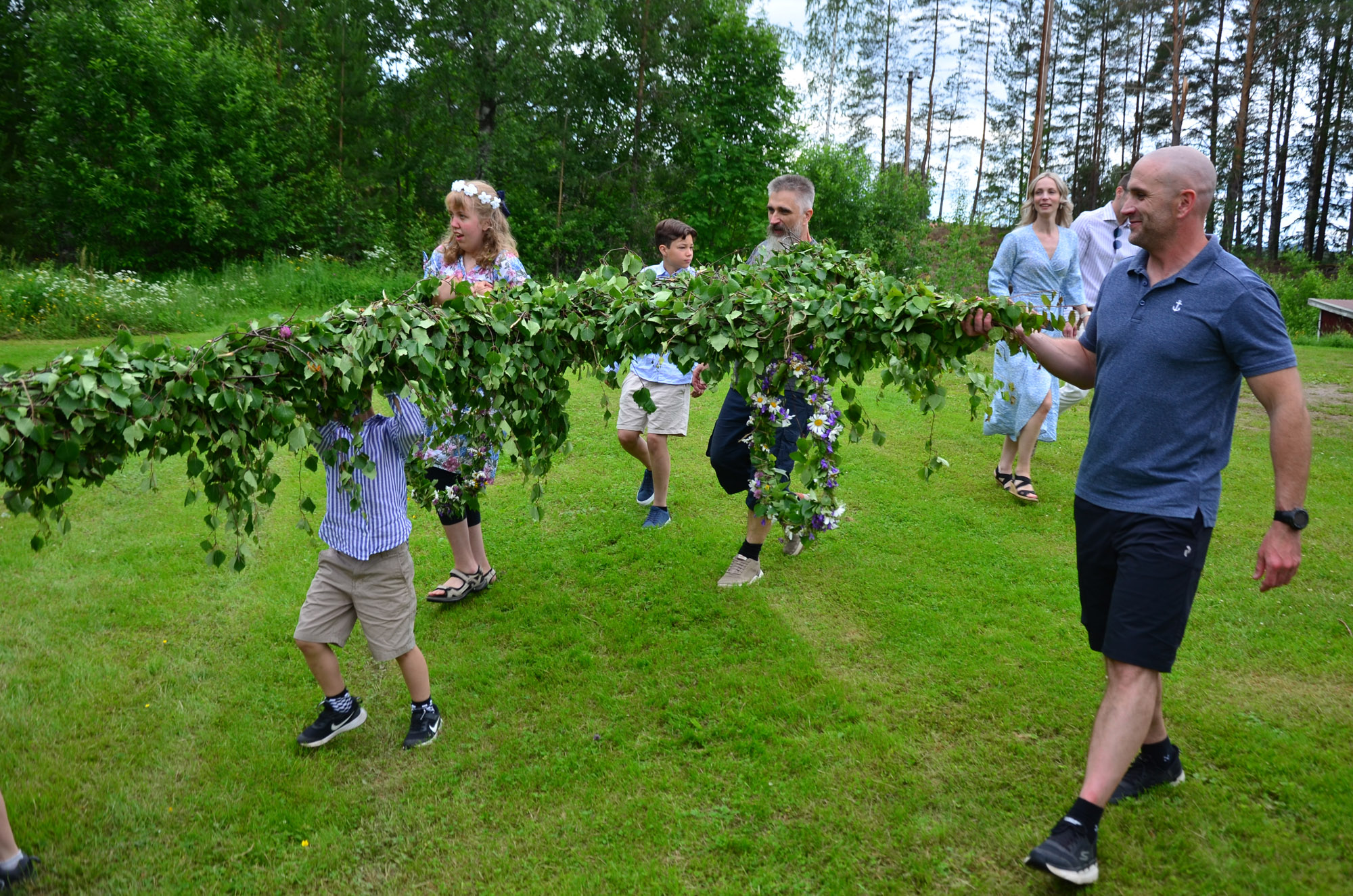 Röste.nu – Röstebilder – Midsommarfirande vid Dönjegården 2026