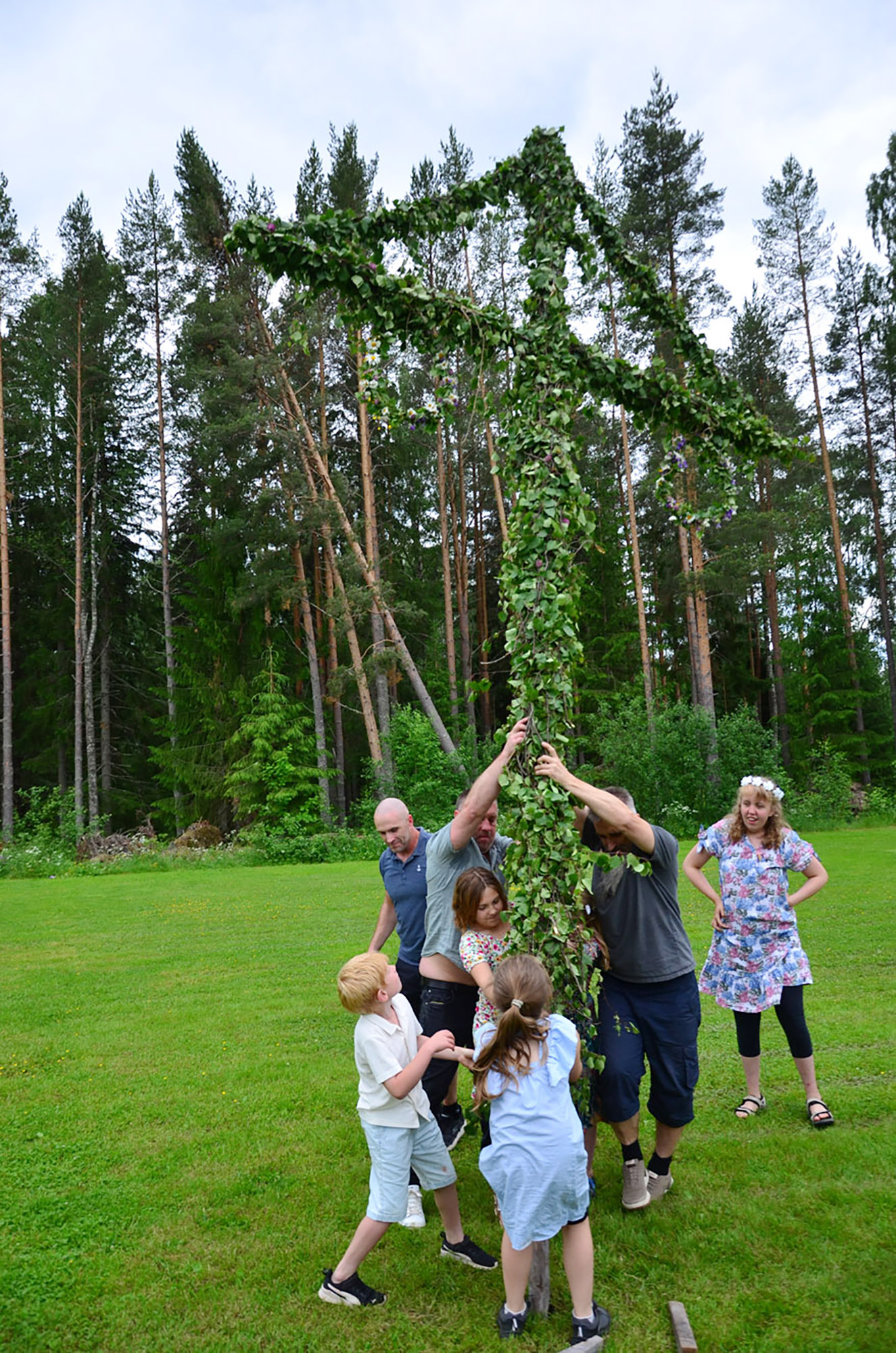 Röste.nu – Röstebilder – Midsommarfirande vid Dönjegården 2026