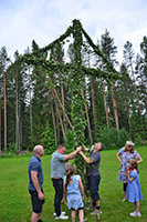 Röste.nu – Röstebilder – Midsommarfirande vid Dönjegården 2026