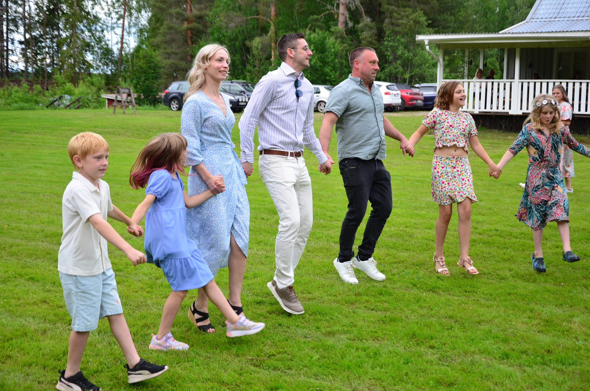 Röste.nu – Röstebilder – Midsommarfirande vid Dönjegården 2026