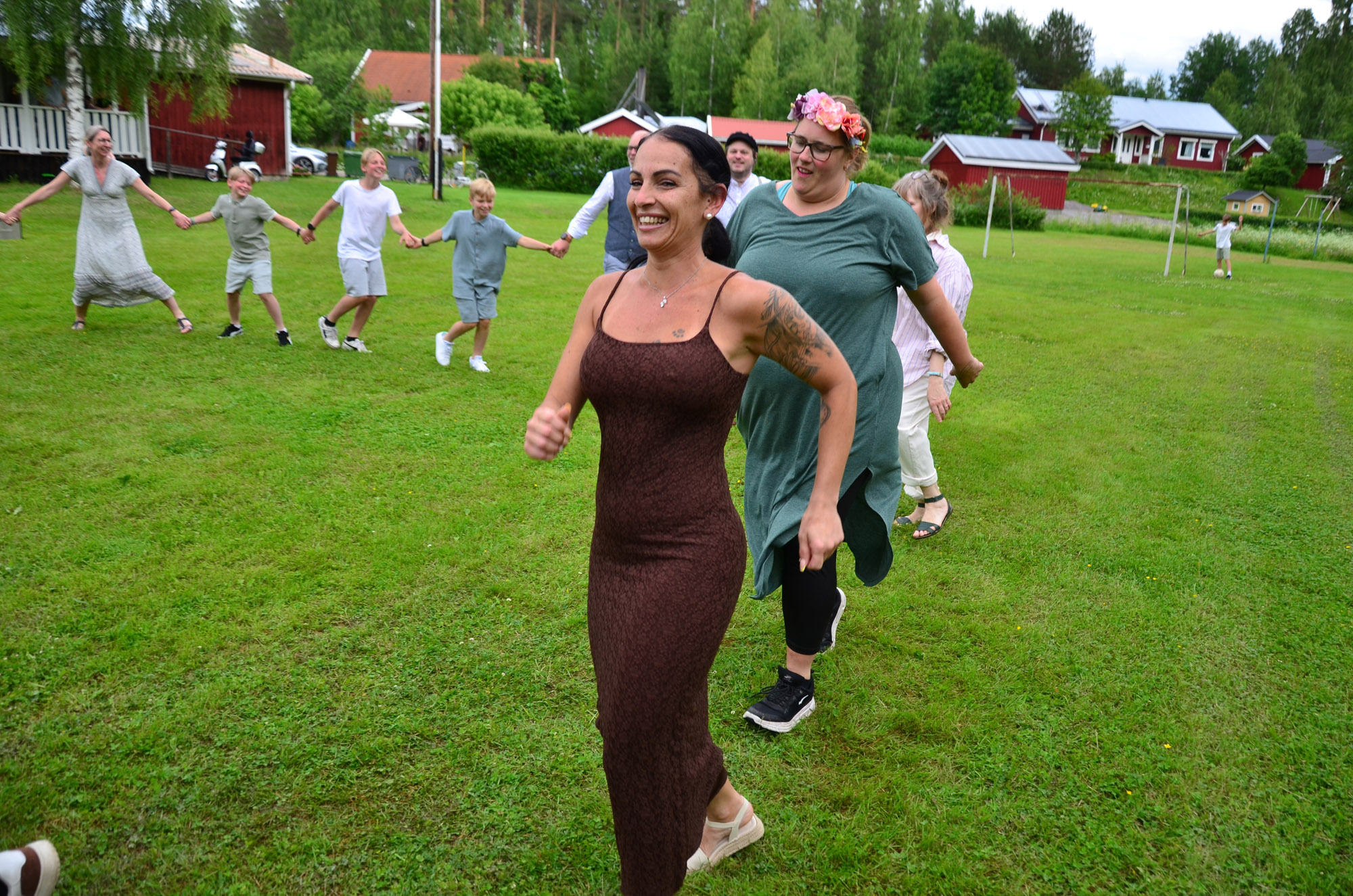 Röste.nu – Röstebilder – Midsommarfirande vid Dönjegården 2026