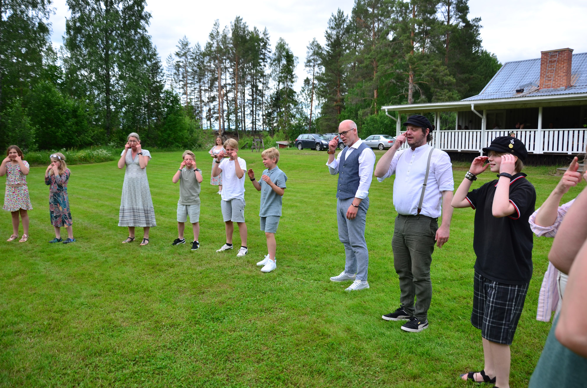 Röste.nu – Röstebilder – Midsommarfirande vid Dönjegården 2026