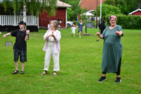 Röste.nu – Röstebilder – Midsommarfirande vid Dönjegården 2026