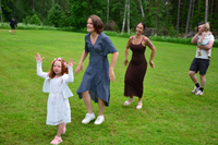 Röste.nu – Röstebilder – Midsommarfirande vid Dönjegården 2026