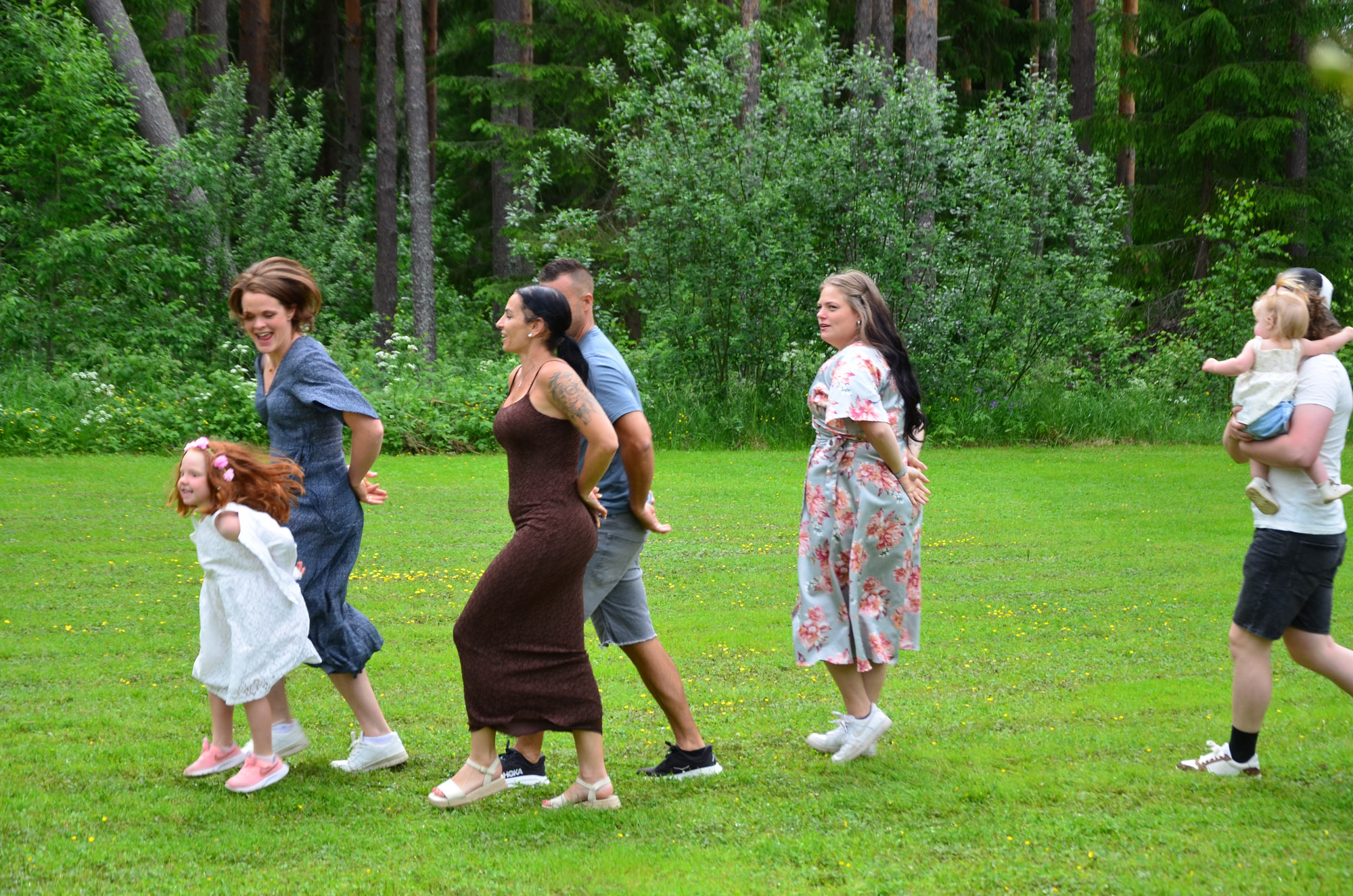 Röste.nu – Röstebilder – Mdsommarfirande vid Dönjegården 2026