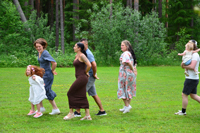 Röste.nu – Röstebilder – Midsommarfirande vid Dönjegården 2026